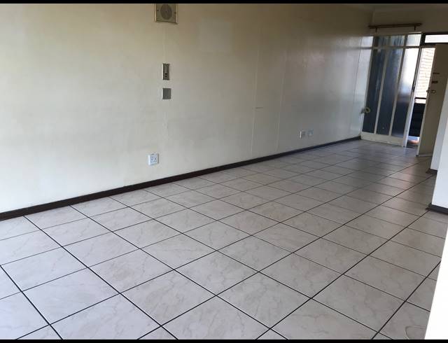 1.5 BEDROOM FLAT RENTED IN RHODESFIELD